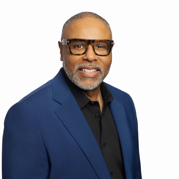 Lyn Thompson LinkedIn (1)