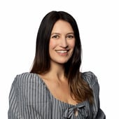 shelly_carter__linkedin_.jpg.pagespeed.ce.3OOm118SRs